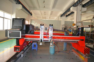 GANTRY TYPE PLASMA CUTTING MACHINE